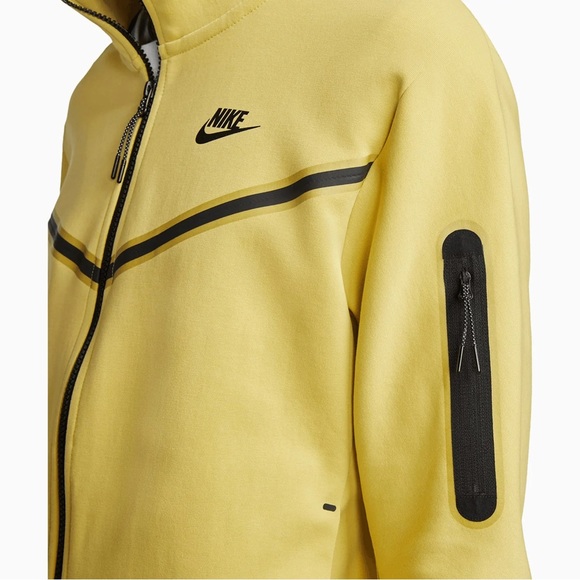 Nike Sportswear Tech Fleece Full Zip Hoodie Saturn Gold Black CU4489-700 Mens - Picture 3 of 14